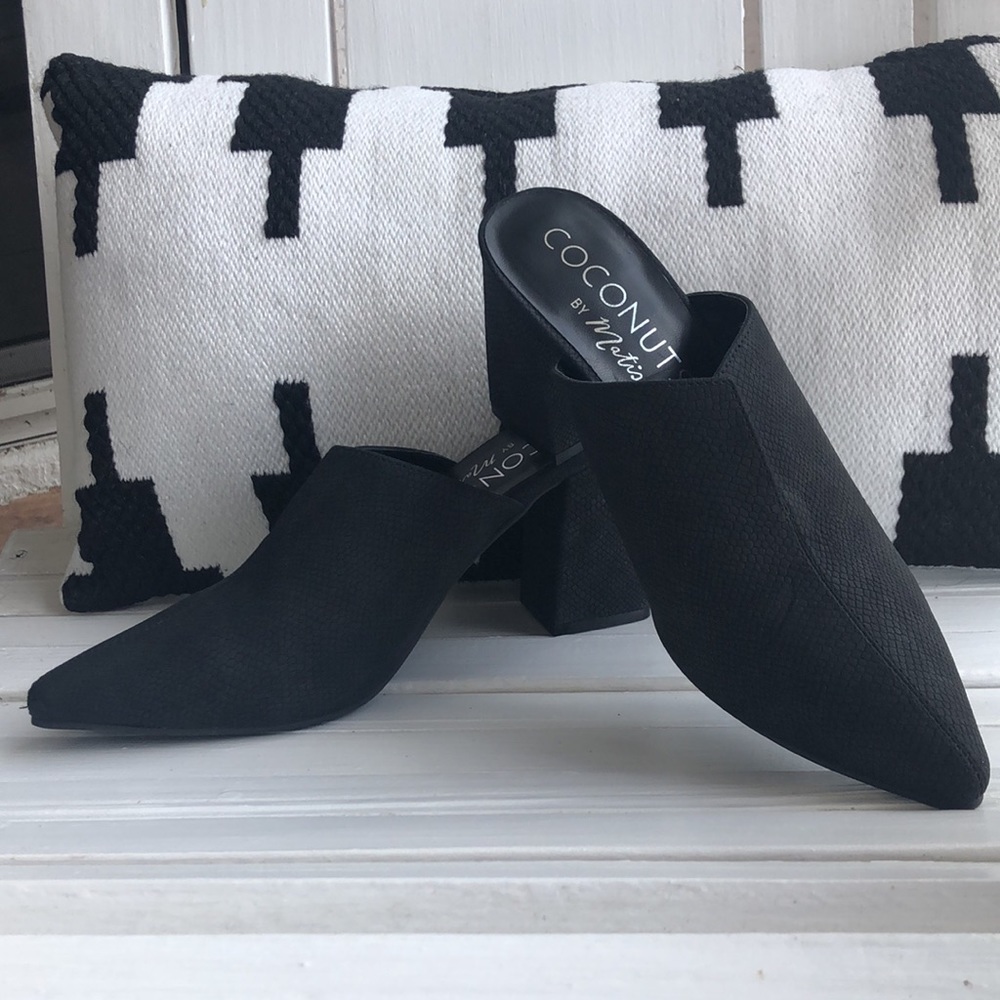 Coconut By Matisse slip on black Mule size 7
